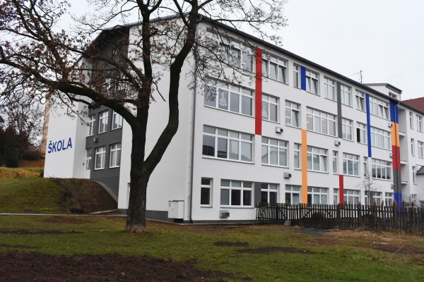 Rekonstrukce ZŠ Okružní – zateplení, výměna výplní otvorů a instalace nuceného větrání