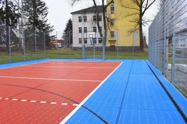 Víceúčelové sportovní hřiště – Pěší ulice