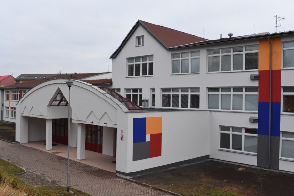 Rekonstrukce ZŠ Okružní – zateplení, výměna výplní otvorů a instalace nuceného větrání