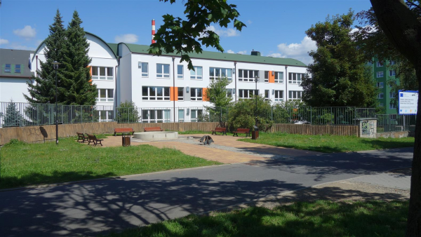 Zateplení, výměna výplní otvorů a nucené větrání učeben ZŠ Cihelní